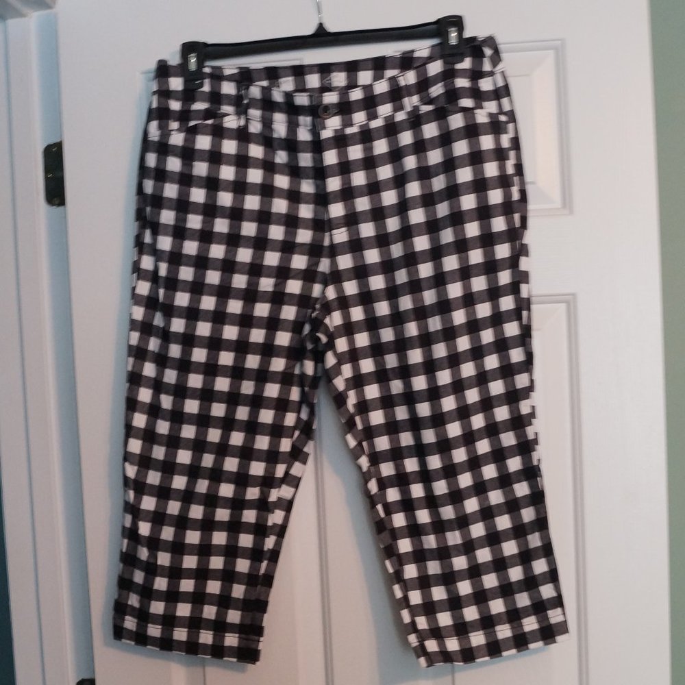B&W Checkered Capri Pants